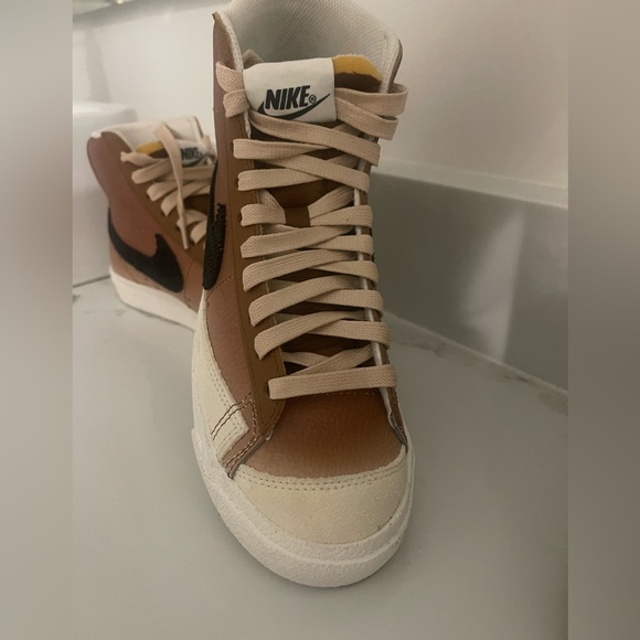 Meet your Posher, Ashley - Picture 2 of 5